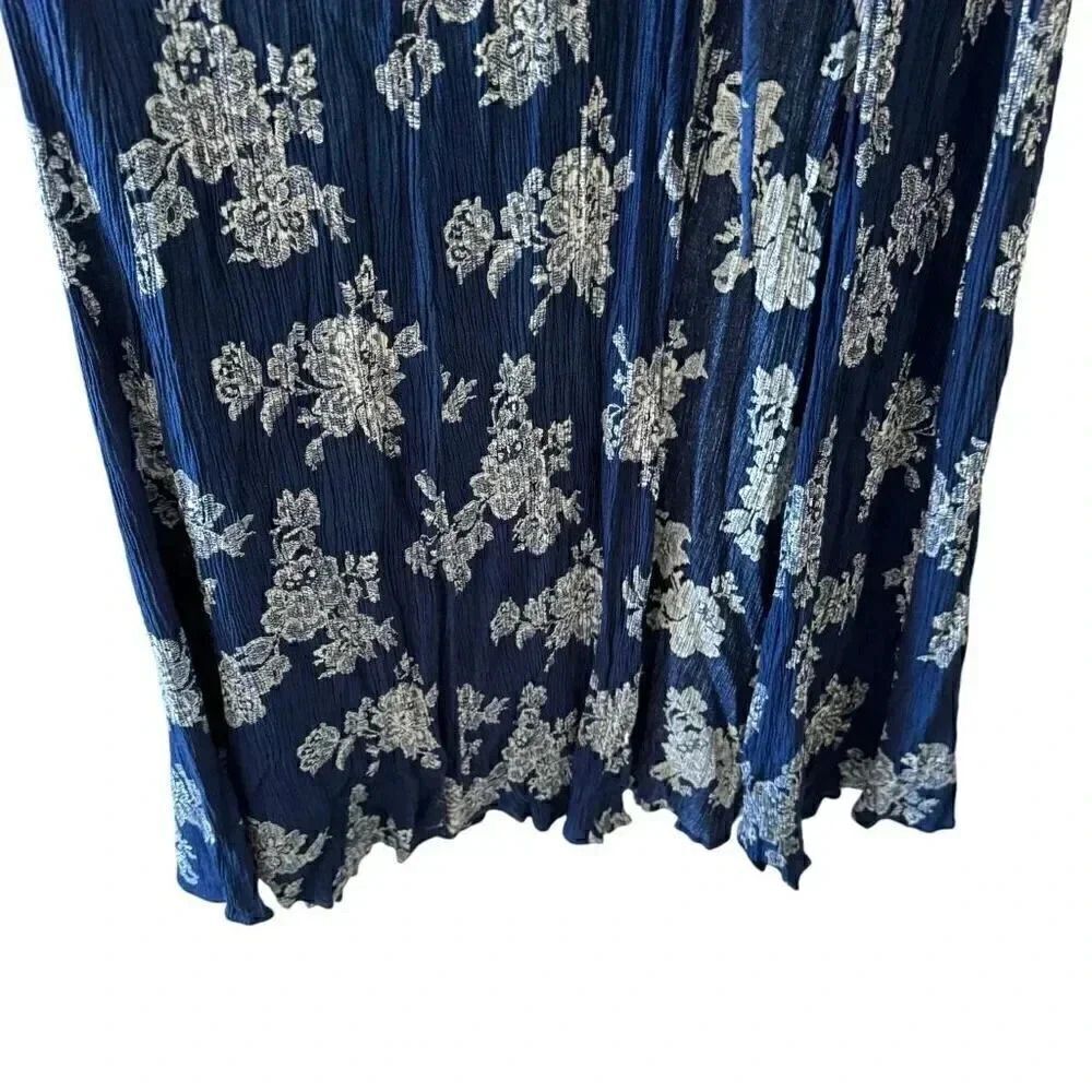 Lulu's Midnight Blue and White Floral Maxi Dress - Picture 8 of 14